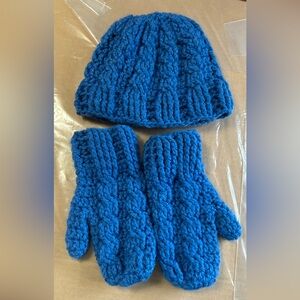 Hand made hat/ mitten set new, never worn